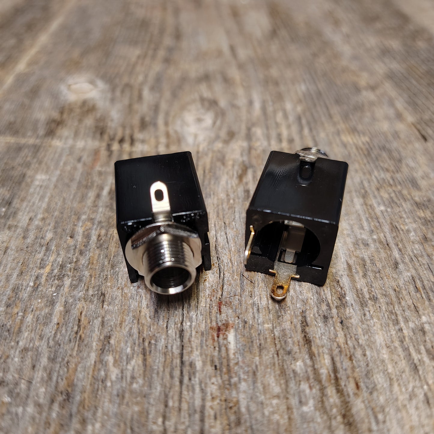 More Gain Music Boss Style, Enclosed, Stereo ¼" Jack