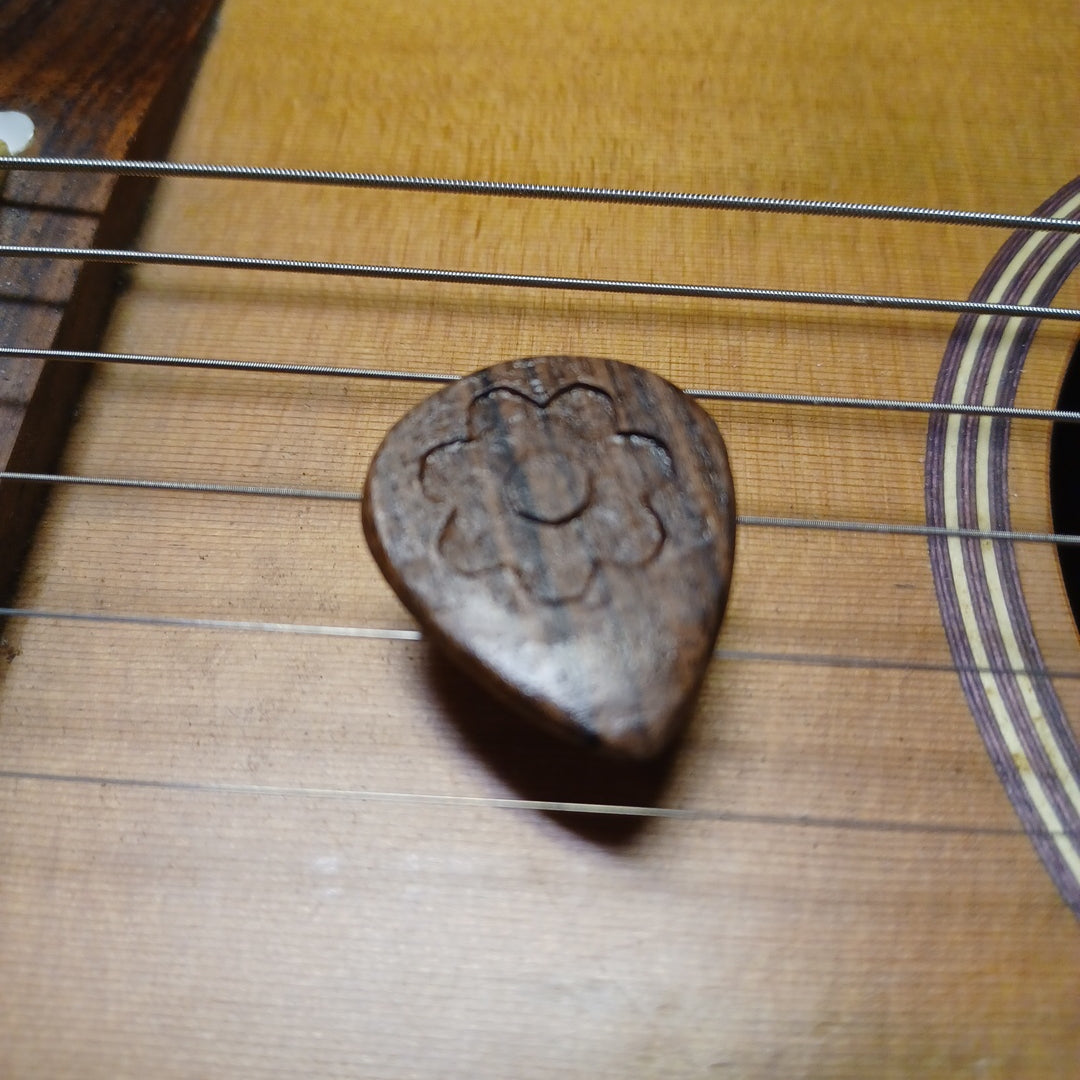 String To Speaker WoodShredding Picks Rosewood Jazz 3 pack Grip