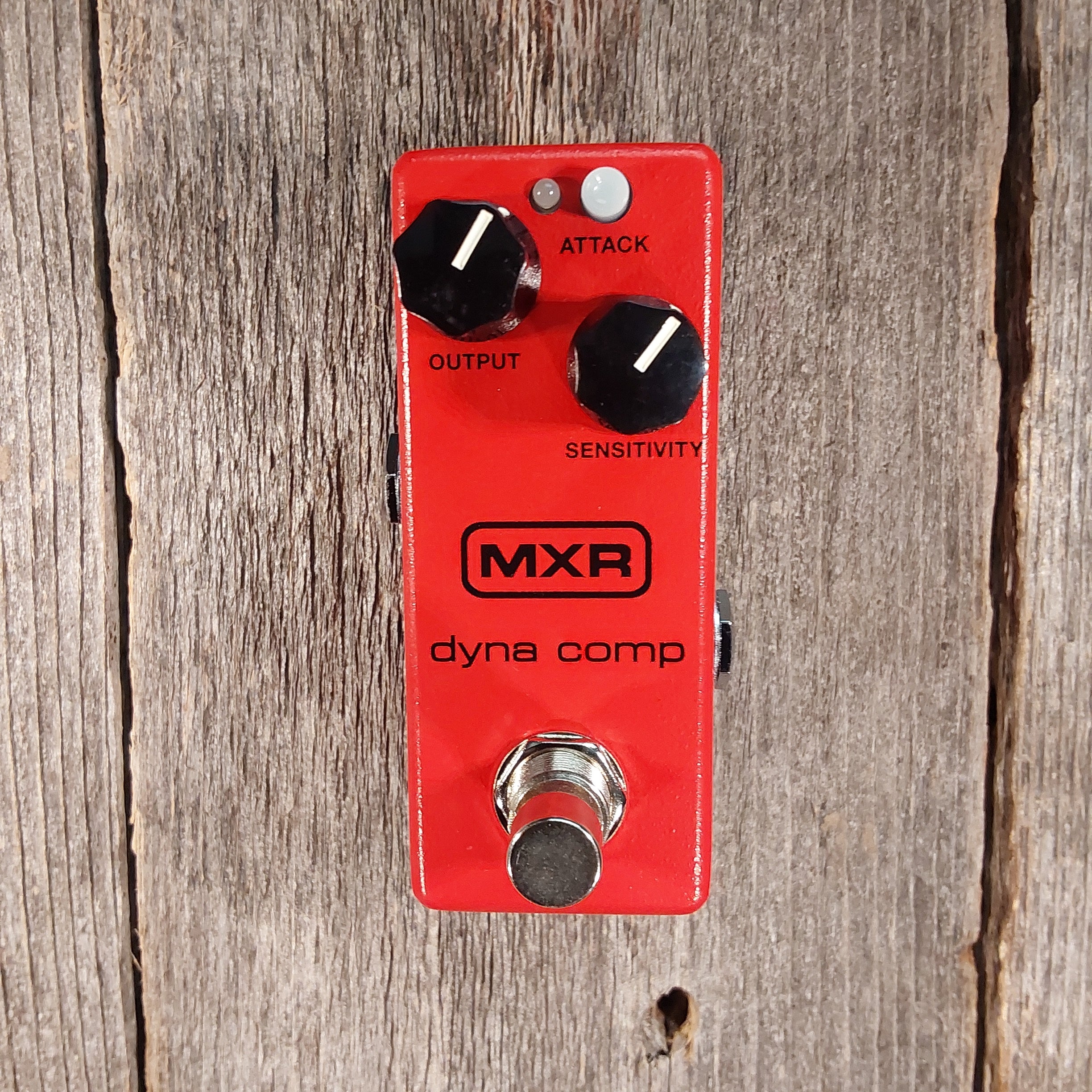 dyna comp pedal MXR M291 Dyna Comp Mini – More Gain Music