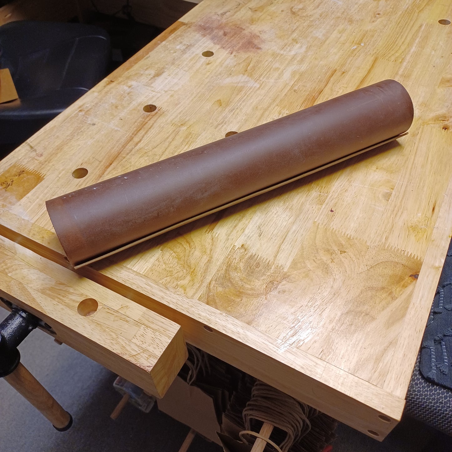 String to Speaker leather bench mat