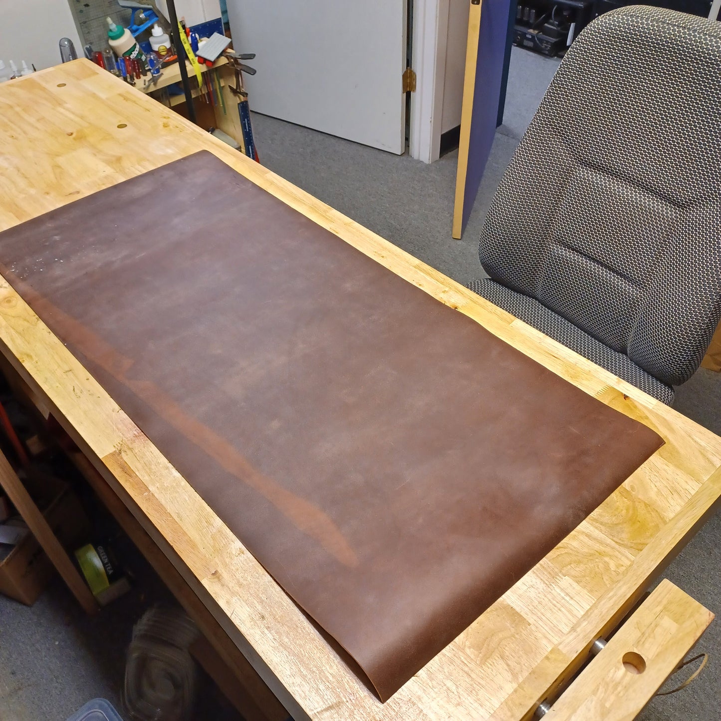 String to Speaker leather bench mat