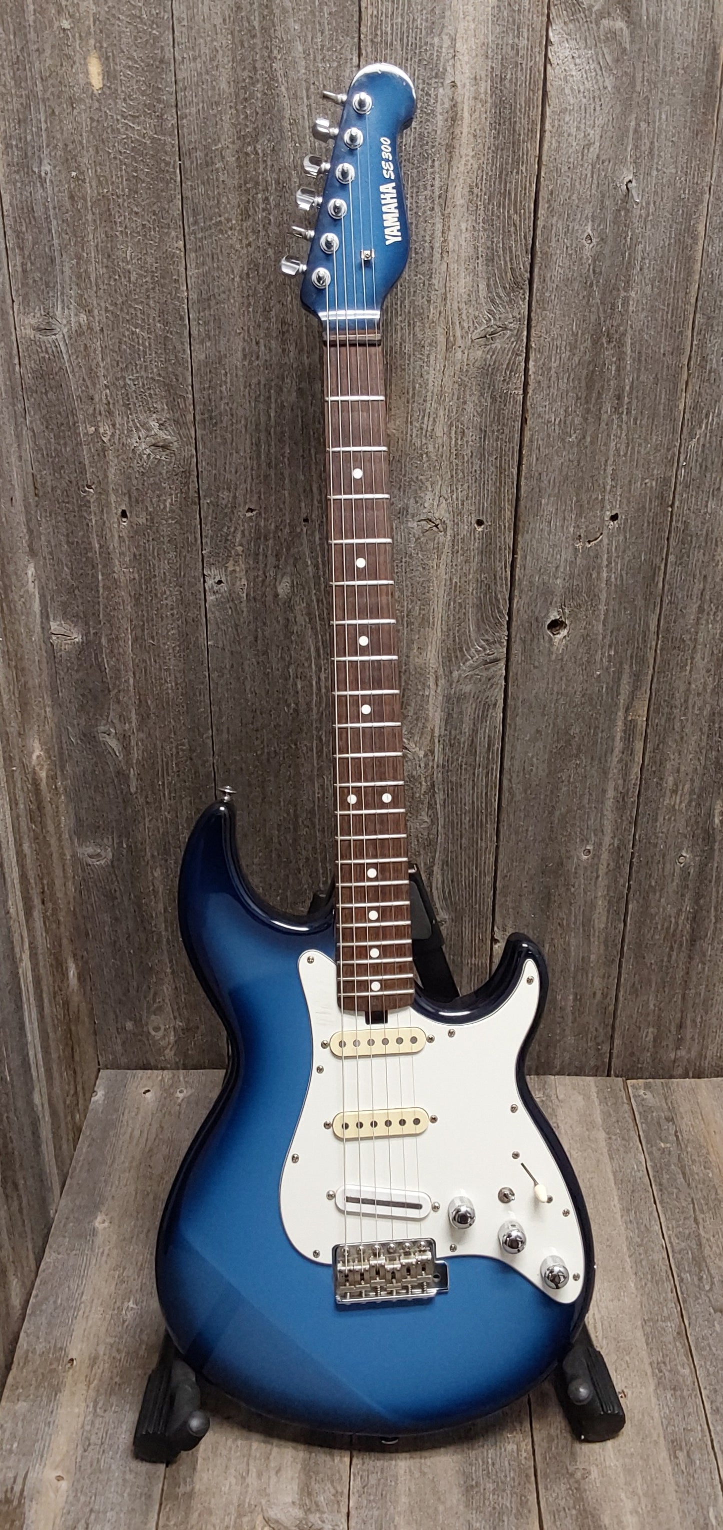 Yamaha SE300 Electric Guitar Blueburst 1984